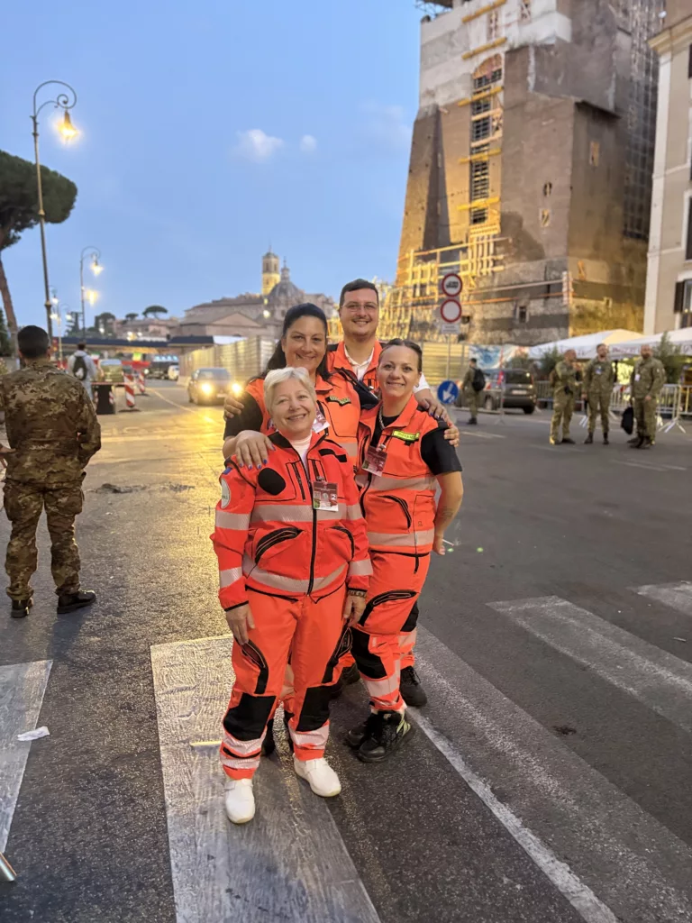 parata militare notturna
Croce Viola Italiana 80 anni della Repubblica