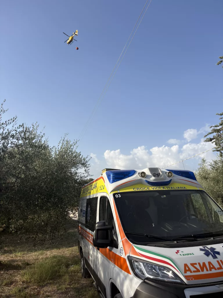 ambulanza e elicottero antincendio