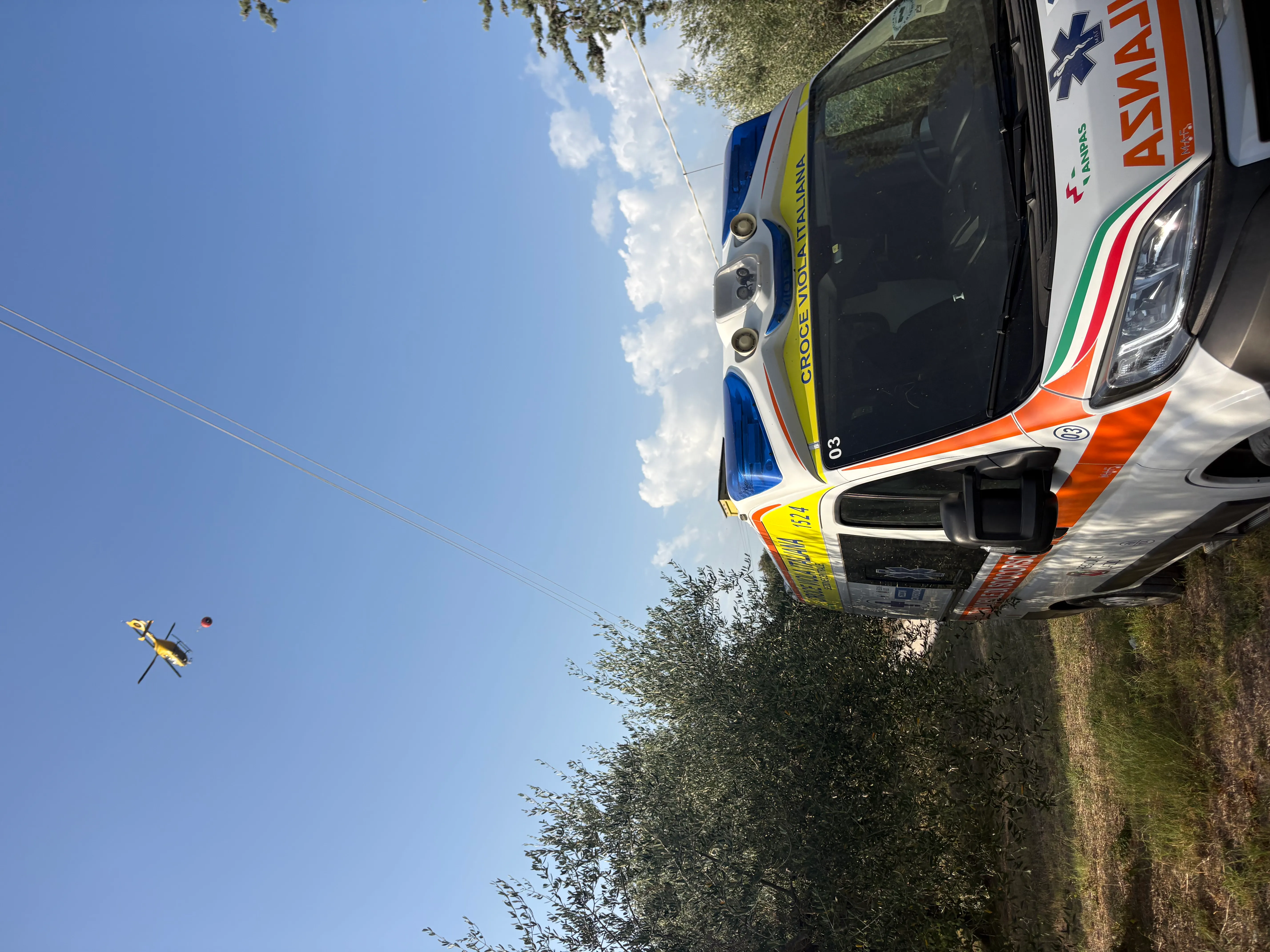 ambulanza e elicottero antincendio
